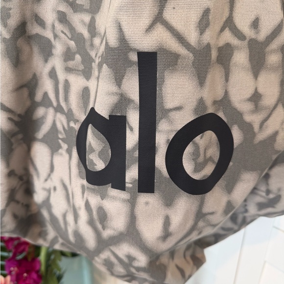 ALO Yoga Black and Gray Patterned Tote - Picture 2 of 5